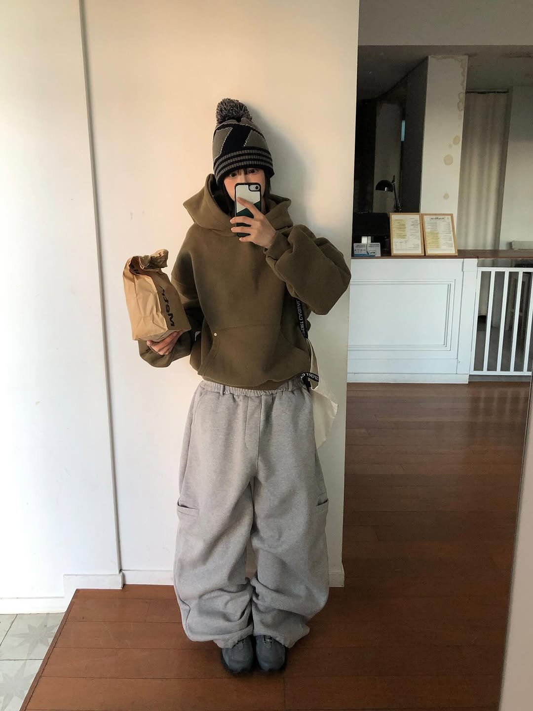 Photo by 진 / Jin on November 28, 2025. May be an image of duffle coat, goosedown coat, sweatpants, face mask, fleece, sweatsuit, parka, turtleneck, snowsuit and text.