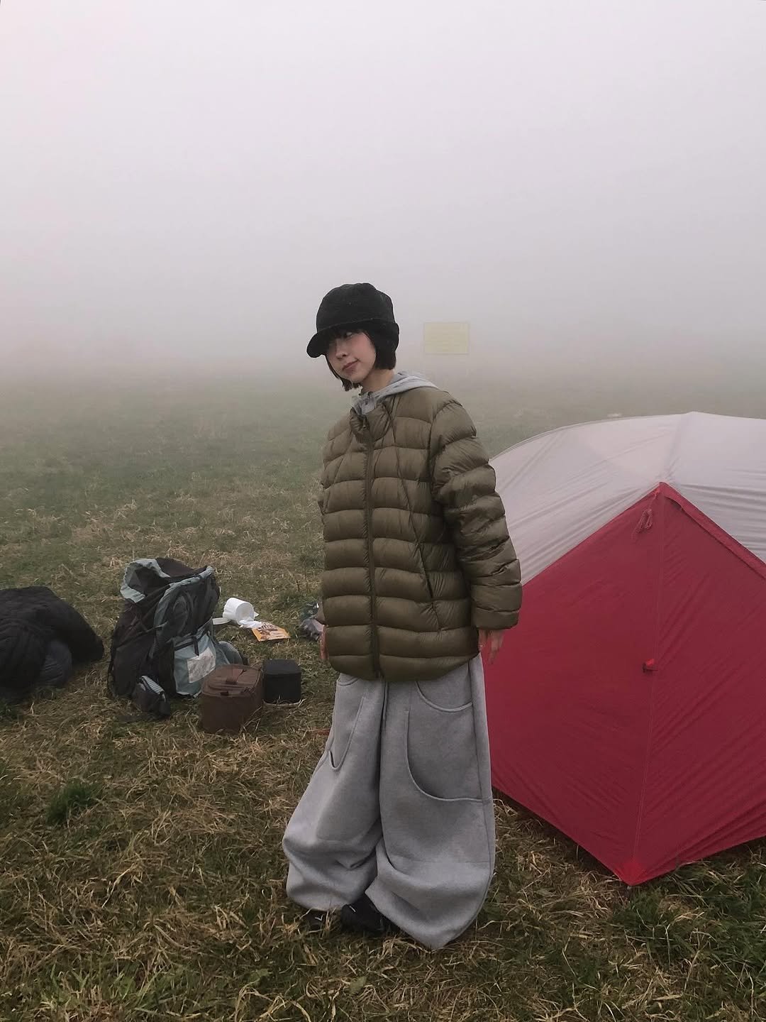 Photo by 진 / Jin on November 01, 2025. May be an image of campsite, umbrella, parka, fog, outdoors and text.
