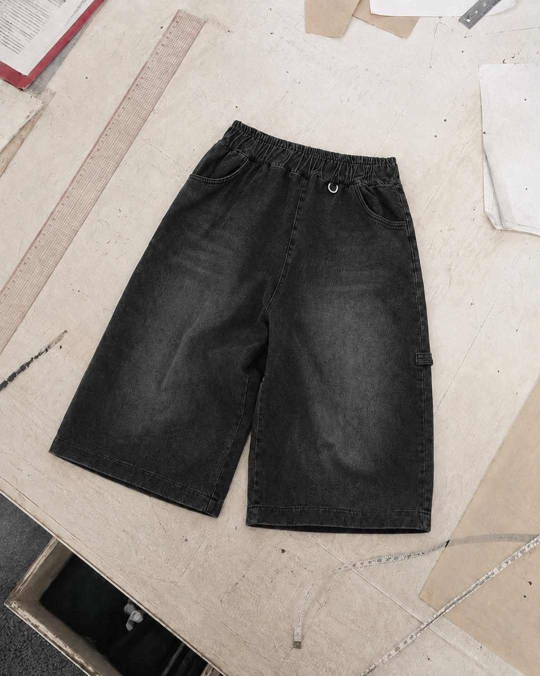 slowrecordhouse 게시물 이미지: ⠀⠀⠀⠀⠀⠀⠀⠀⠀⠀⠀⠀⠀⠀⠀⠀
CARPENTER BERMUDA WIDE DENIM...