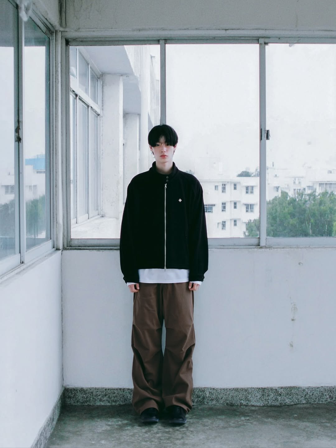 Photo by SLOW RECORD HOUSE | 슬로우 레코드 하우스 on October 30, 2025. May be an image of duffle coat, parka, sweatpants and text.