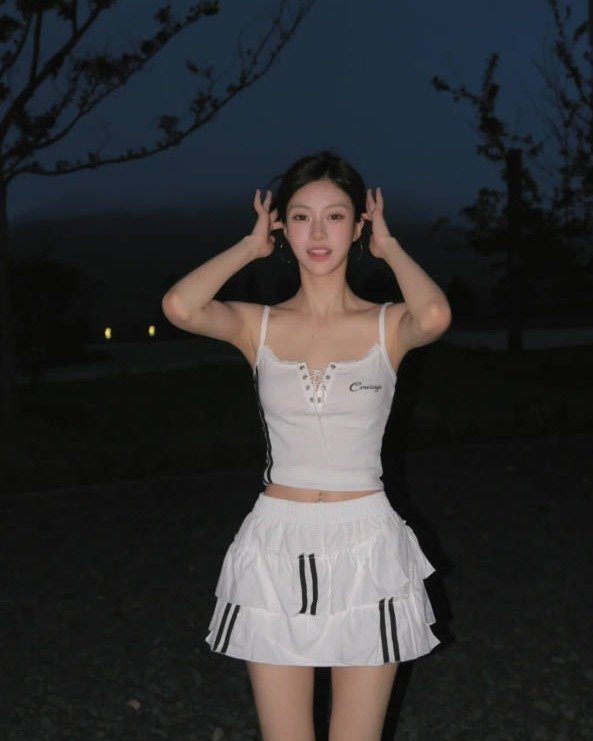 Photo by 슬림해은 on August 11, 2025. May be an image of 1 person, sleepwear, slip, skirt, dress, miniskirt, top, chemise and text.
