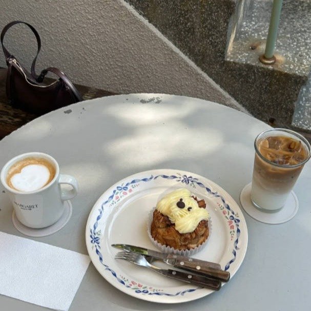 Photo by 슬림해은 on August 13, 2025. May be an image of coffee cup, coffee, dessert, saucer, cappuccino, muffin and text.