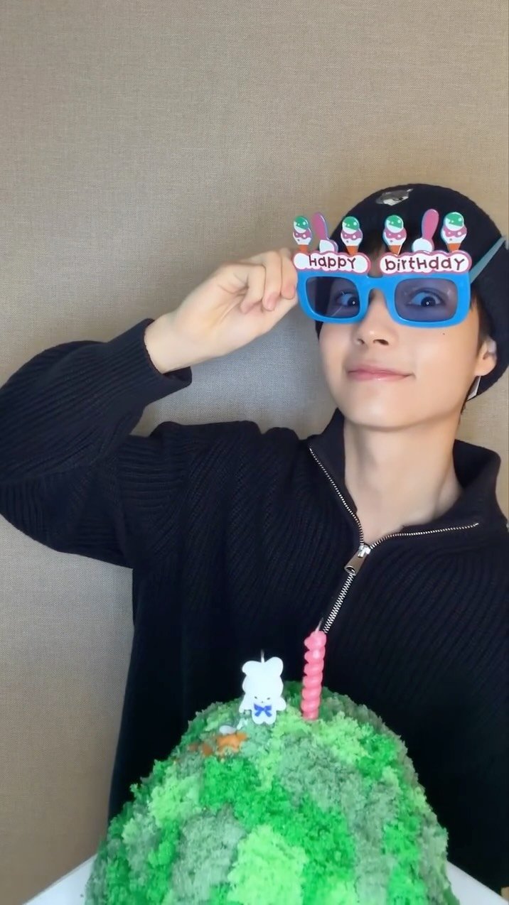 smtr25_official 게시물 이미지: Ⓗⓐⓟⓟⓨ ⒸⒽⒶⓇⓁⒾⒺ‘ⓢ Ⓓⓐⓨ🎉

#CHARLIE #SMTR25