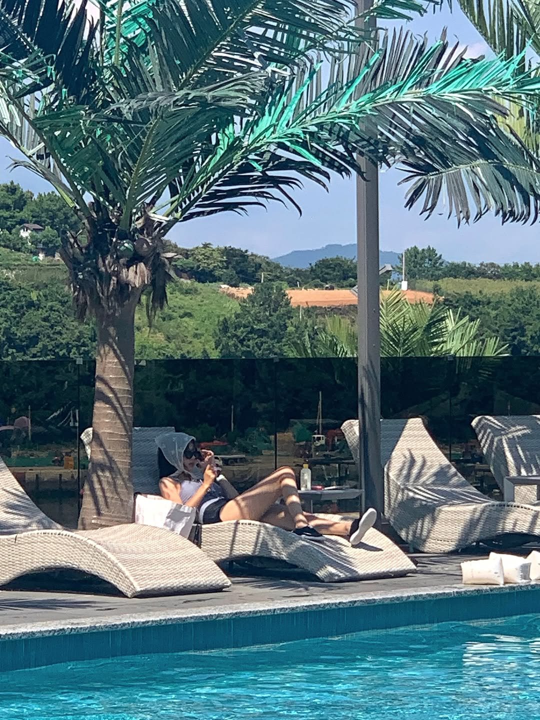 Photo by 김승우 on September 07, 2025. May be an image of 1 person and pool.