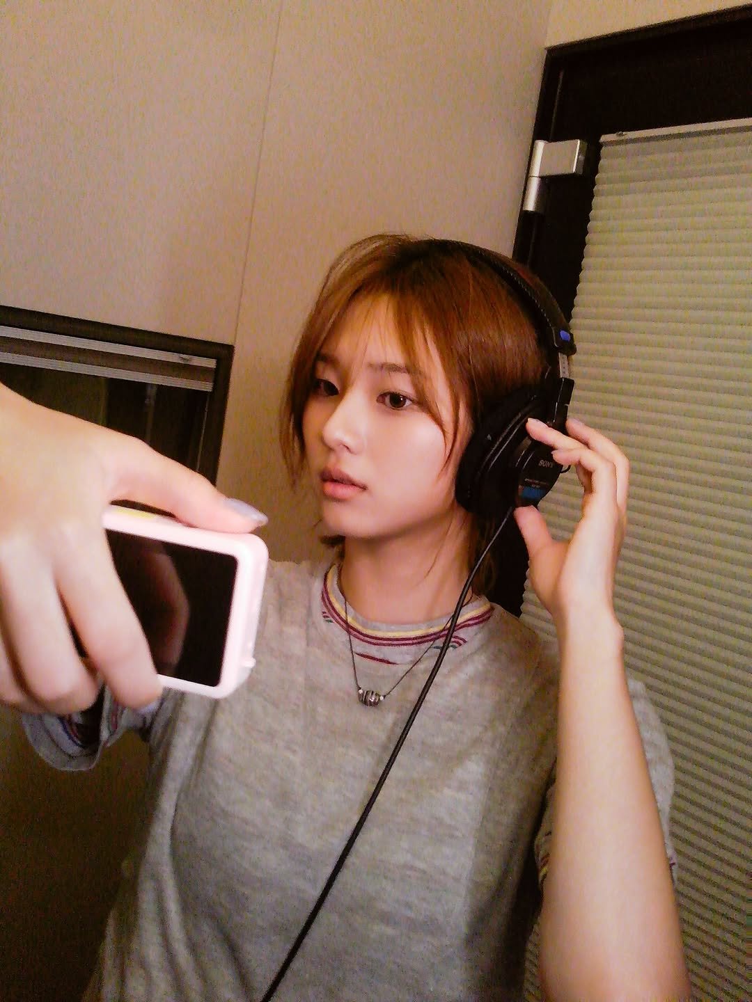 Photo shared by 김승우 on August 31, 2025 tagging @textme.today. May be an image of one or more people, braids, bangs, phone and microphone.