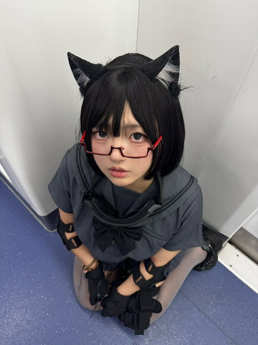 Photo by 黄秋妍 on October 06, 2025. May be an image of eye patch, glasses, costume and text.