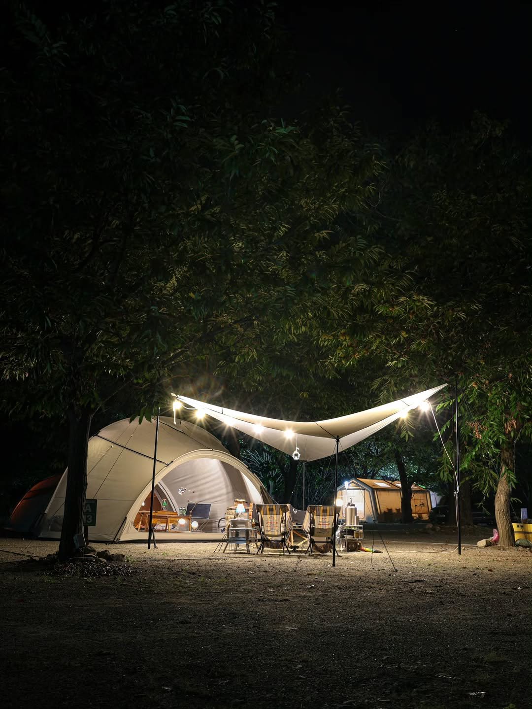 Photo shared by 러블리연 | 늘 함께하는 가족 캠핑 👨‍👩‍👦‍👦
감성캠핑▪️캠핑정보▪️캠핑장▪️여행 on November 02, 2025 tagging @tenter_hq. May be an image of campsite, outdoors and text.