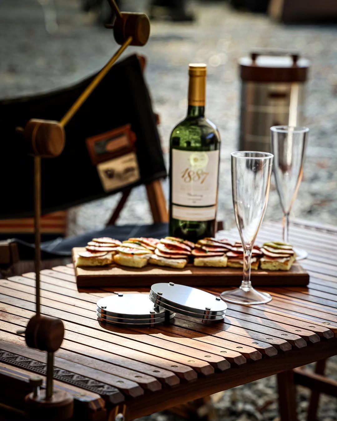 Photo shared by 러블리연 | 늘 함께하는 가족 캠핑 👨‍👩‍👦‍👦
감성캠핑▪️캠핑정보▪️캠핑장▪️여행 on November 10, 2025 tagging @grutchi_lab. May be an image of wine bottle, tableware, picnic and text.