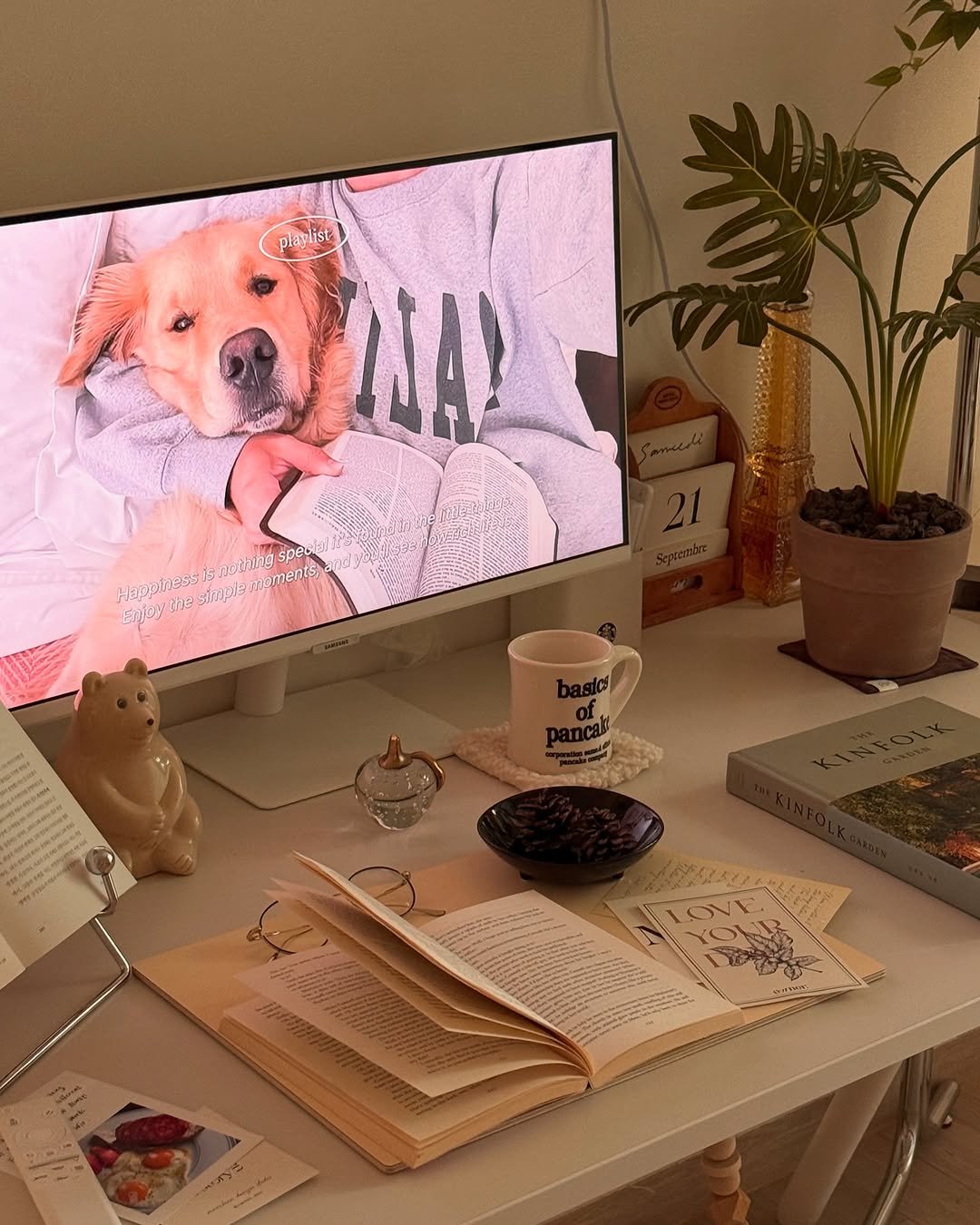 Photo shared by 소곤, 소곤테이블, 홈데코, 홈스타일링, 집꾸미기 on September 17, 2025 tagging @sogontable. May be an image of television, screen, desk and text.