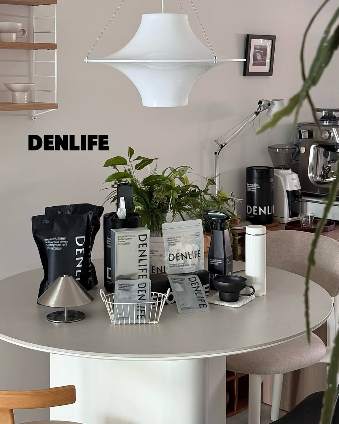 Photo shared by 소곤, 소곤테이블, 홈카페, 홈스타일링, 집꾸미기 on April 27, 2026 tagging @denlife_official. May be an image of coffee maker, tea maker, coffee cup, kitchen appliance, canister, water filter, shaker, cornflower and text.
