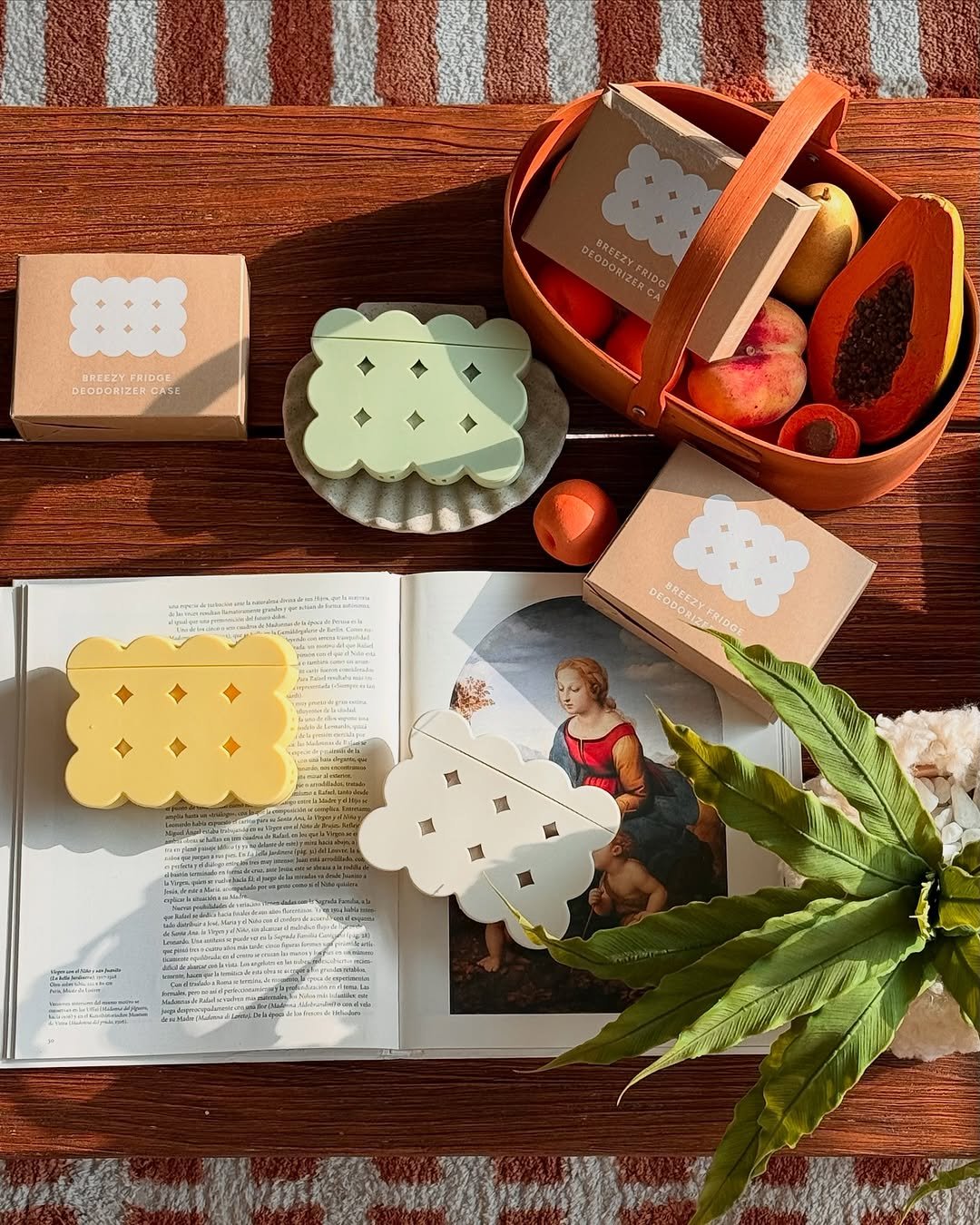 Photo shared by 소곤, 소곤테이블, 홈데코, 홈스타일링, 집꾸미기 on December 21, 2025 tagging @modori.official. May be an image of bar soap, book, placemat, hand cream and text.