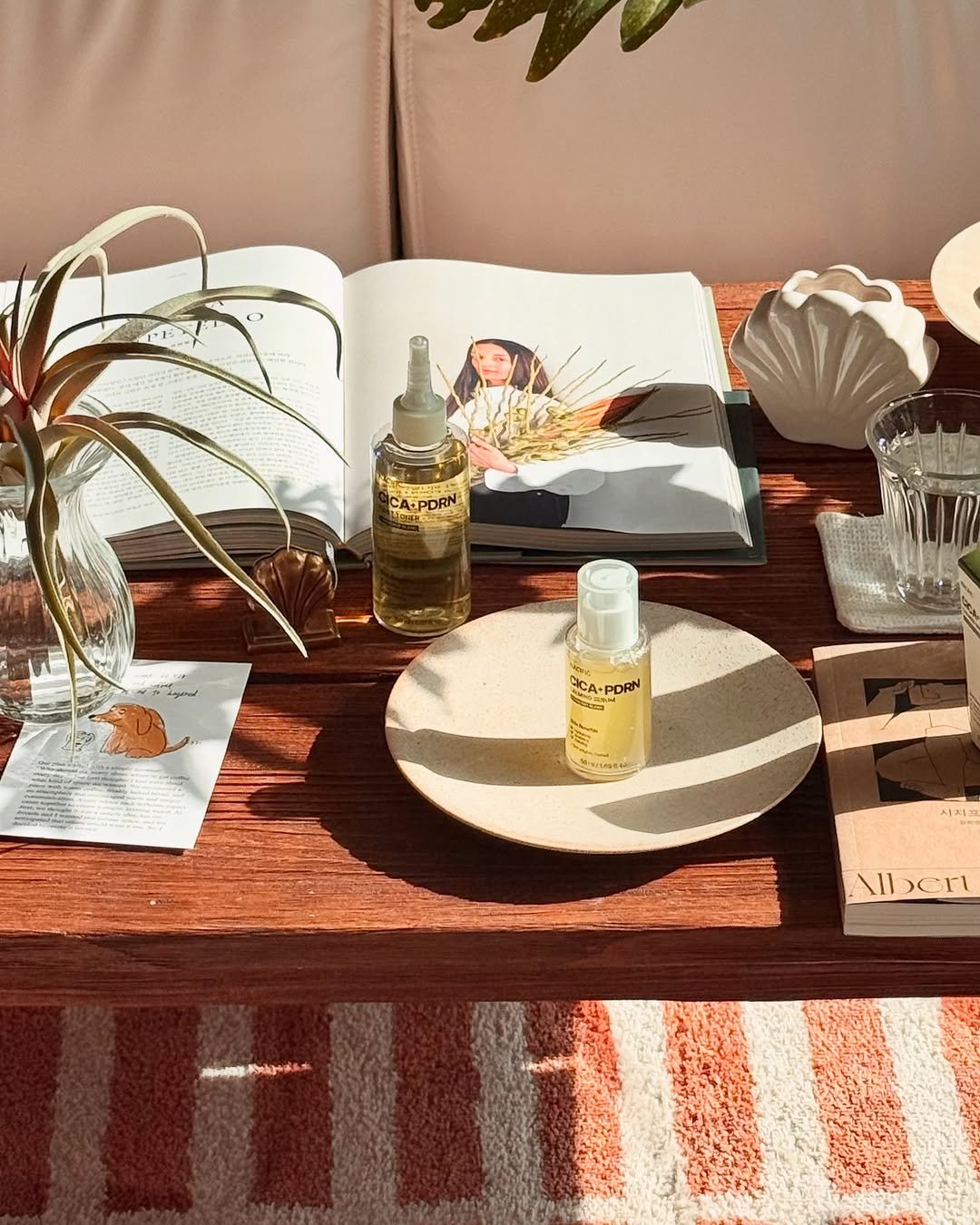 Photo shared by 소곤, 소곤테이블, 홈데코, 홈스타일링, 집꾸미기 on November 09, 2025 tagging @nacific_official, and @nacific_kr. May be an image of towel, fragrance, deck chair, tent, perfume, hand cream, placemat, tablecloth and text.