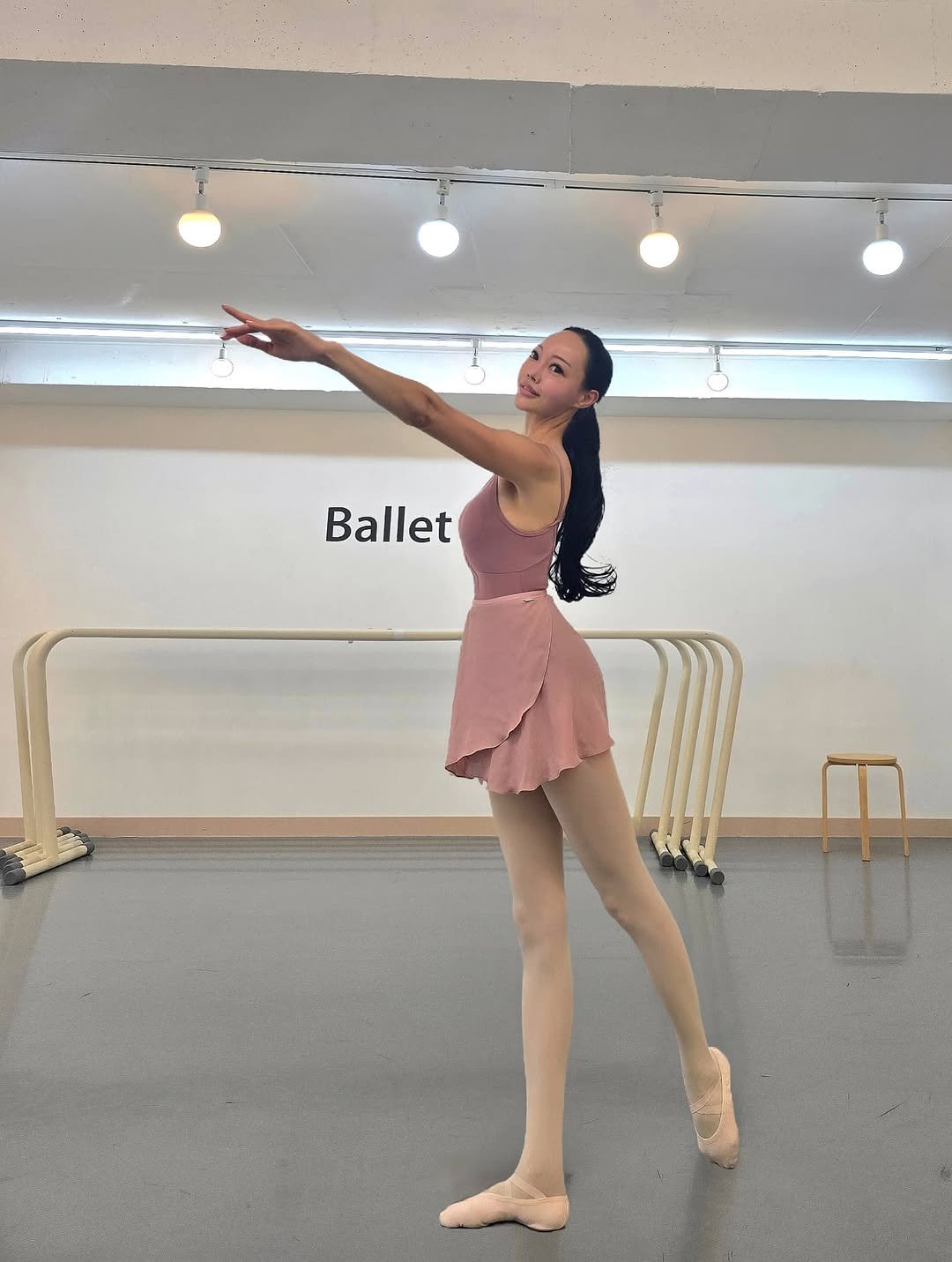 Photo by 안아맘 on August 27, 2025. May be an image of 1 person, dancing and text.