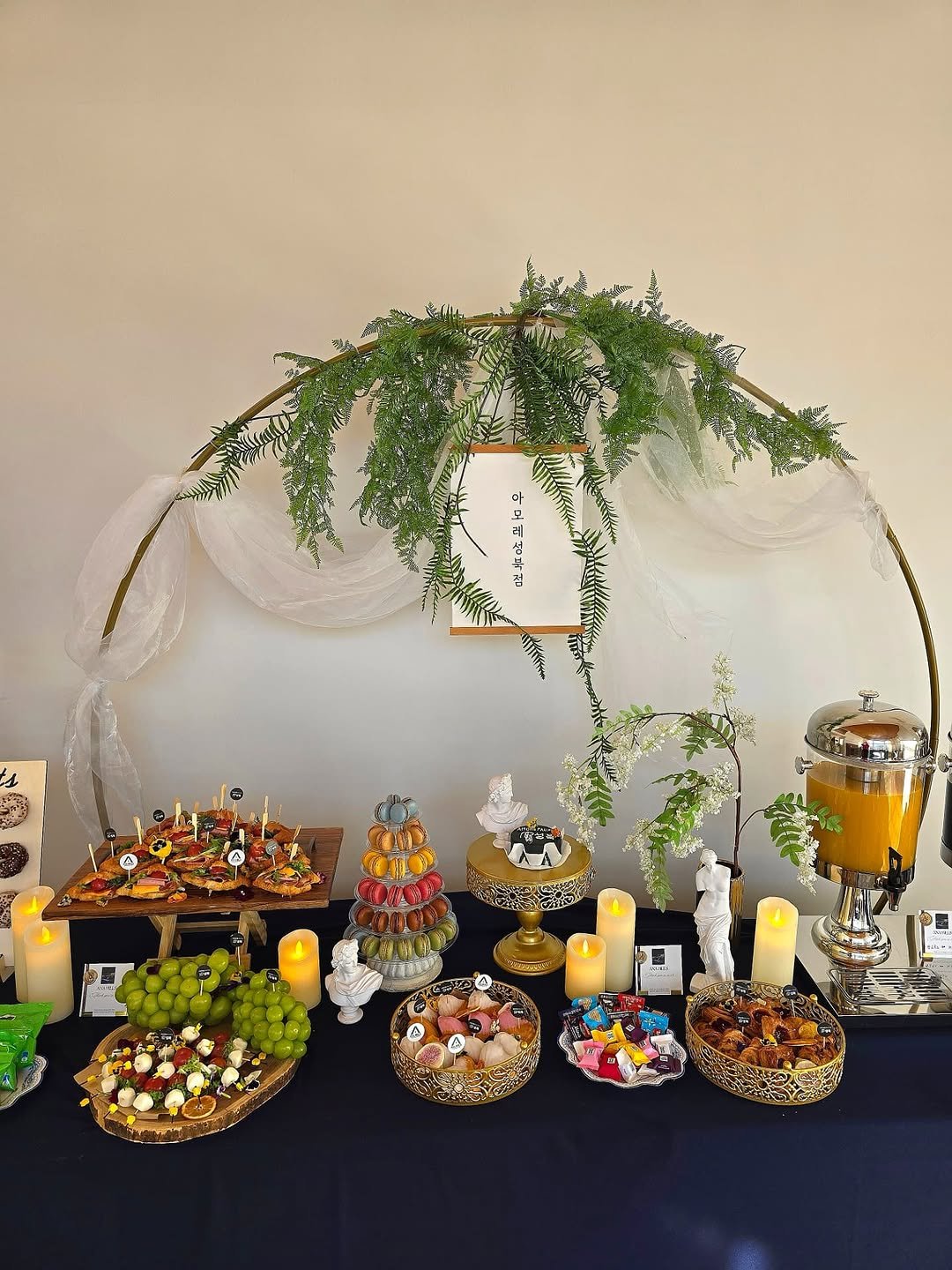Photo shared by 안아맘 on September 04, 2025 tagging @kim_woo_joo. May be an image of candle holder, tablecloth, buffet and text that says '1 복 Oị Fl 성 설 성 三'.