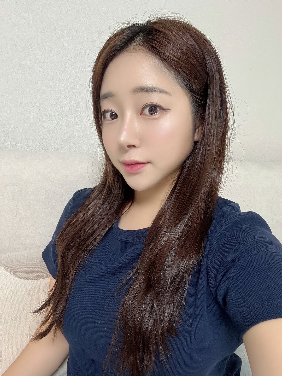 Photo by 백설기 on September 04, 2025. May be a selfie of 1 person, braids, long hair, top and text.