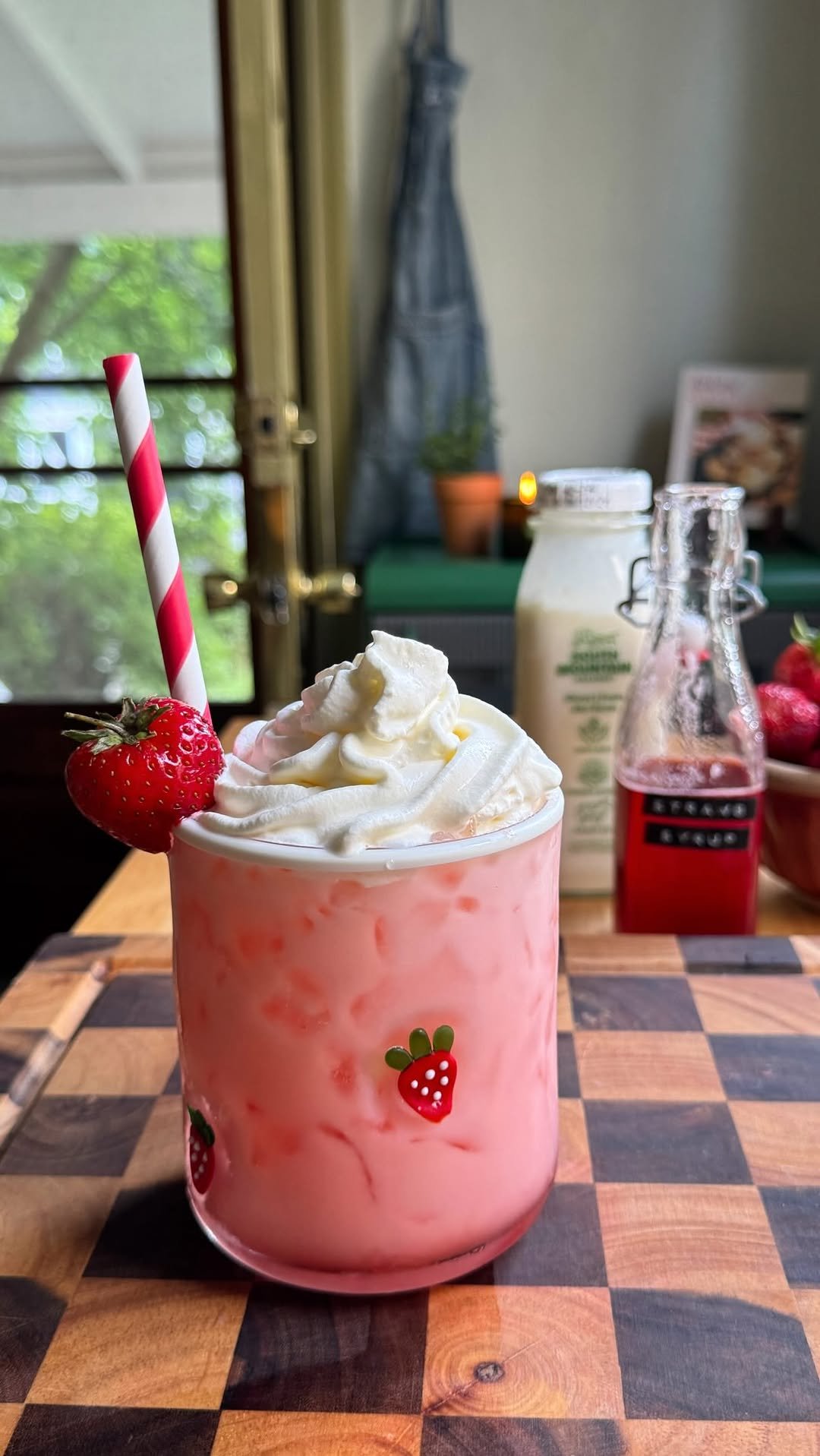 sokos.kitchen 게시물 이미지: HOMEMADE STRAWBERRY CREME SODA 🍓☁️🥤made from...
