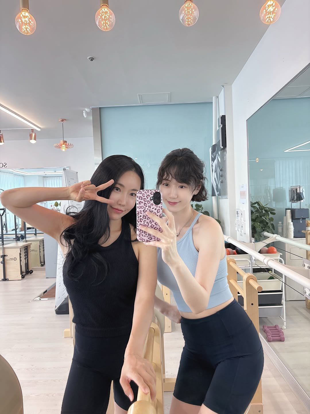 sole_pila 게시물 이미지: 올만에 쌤이랑 만나서 열심히 운동스🤗

각자의 자리에서 언제나 파이팅 넘치는 중💪🤨...