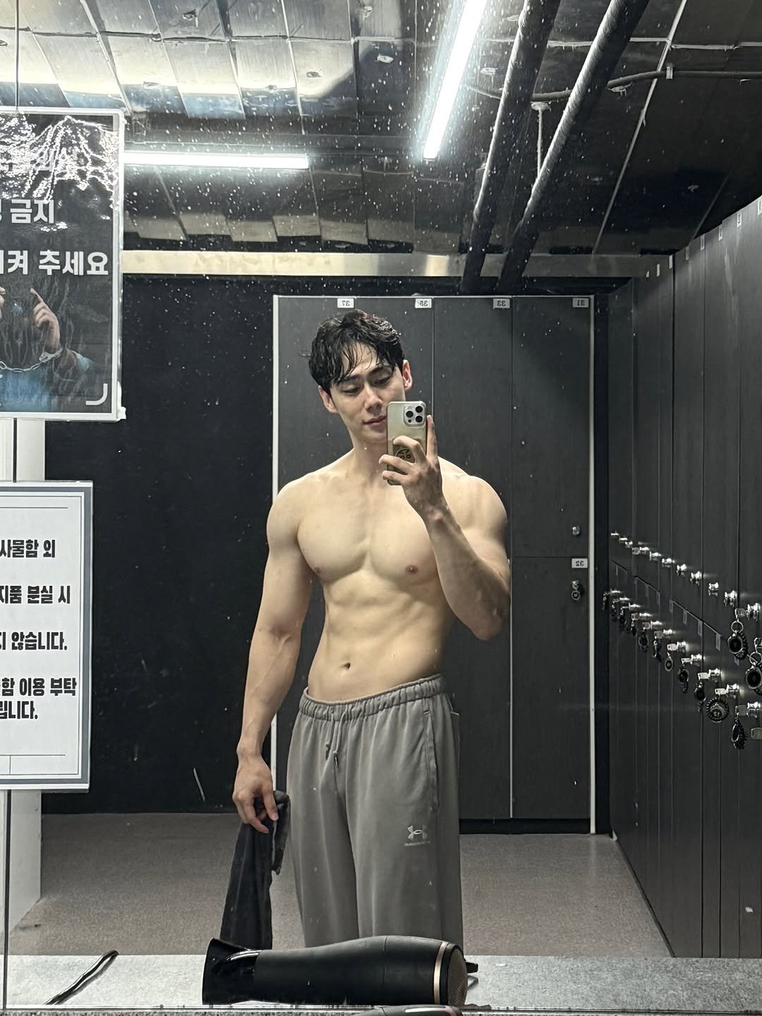 Photo by 박솔빈 on November 30, 2025. May be an image of one or more people and biceps.