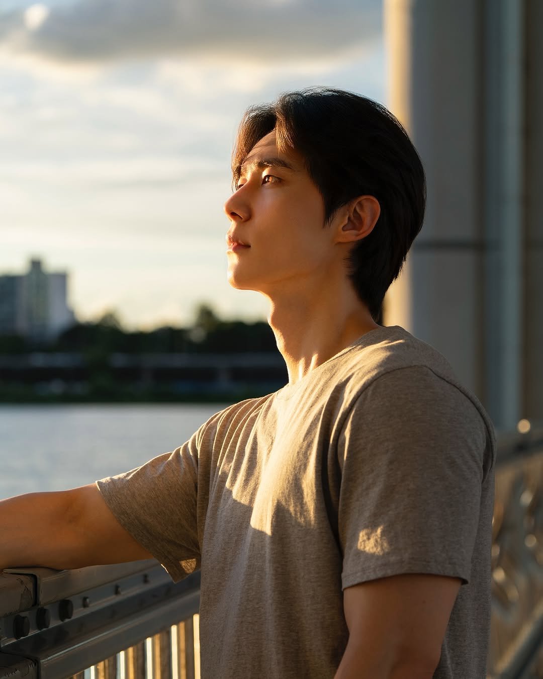 Photo shared by 박솔빈 on September 08, 2025 tagging @iconist_s, and @rvd_kr. May be an image of 1 person, bridge and text.