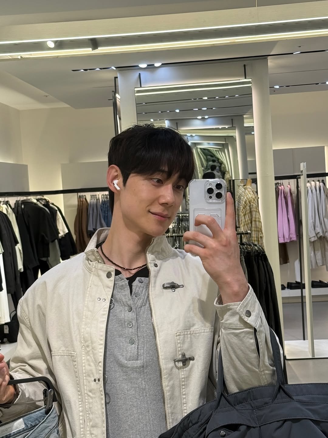 solfitpark 게시물 이미지: ?? : 나 달라진거 없어? 
?? : 왼쪽이 낳아? 오른쪽이 낳아?
?? : 나 몸보고 만나?