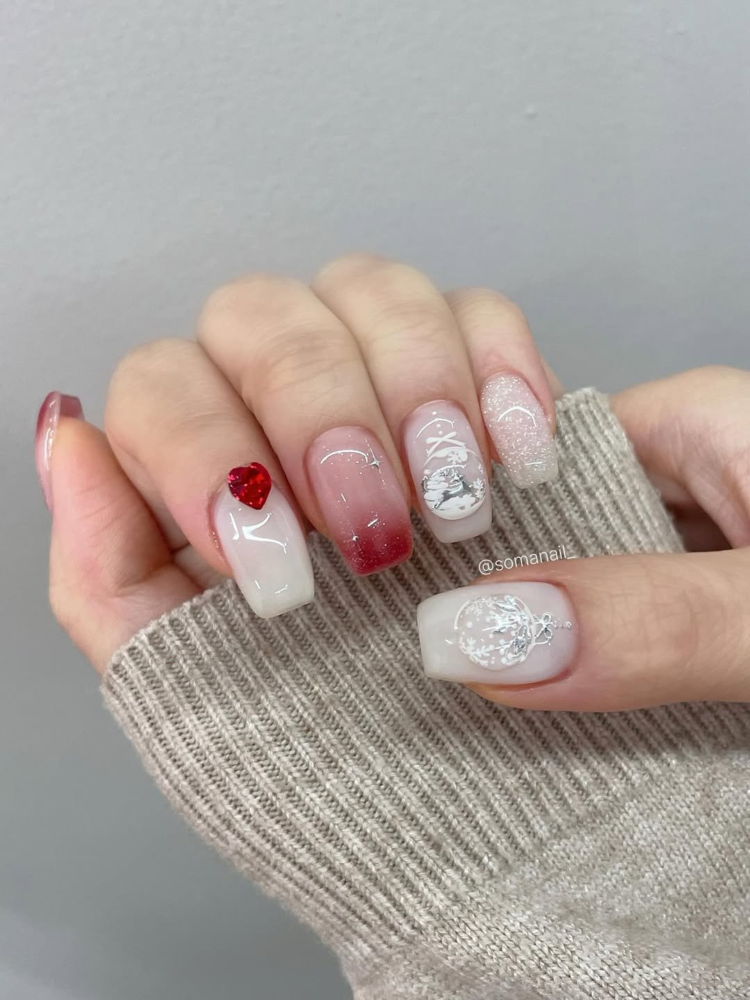 Photo by 소마네일🤎 범계네일 웨딩네일 | 문제성아크릴교정 in 범계역. May be an image of one or more people, fingernails and text.