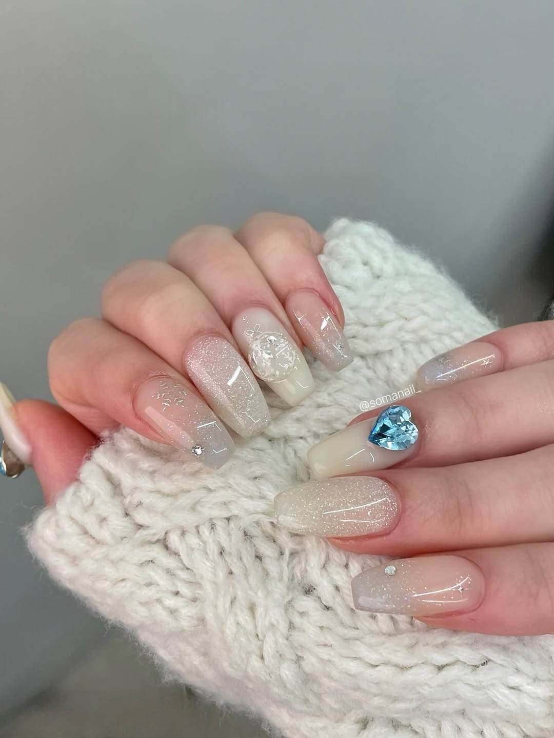 Photo by 소마네일🤎 범계네일 웨딩네일 | 문제성아크릴교정 in 범계역. May be an image of one or more people, fingernails and text.