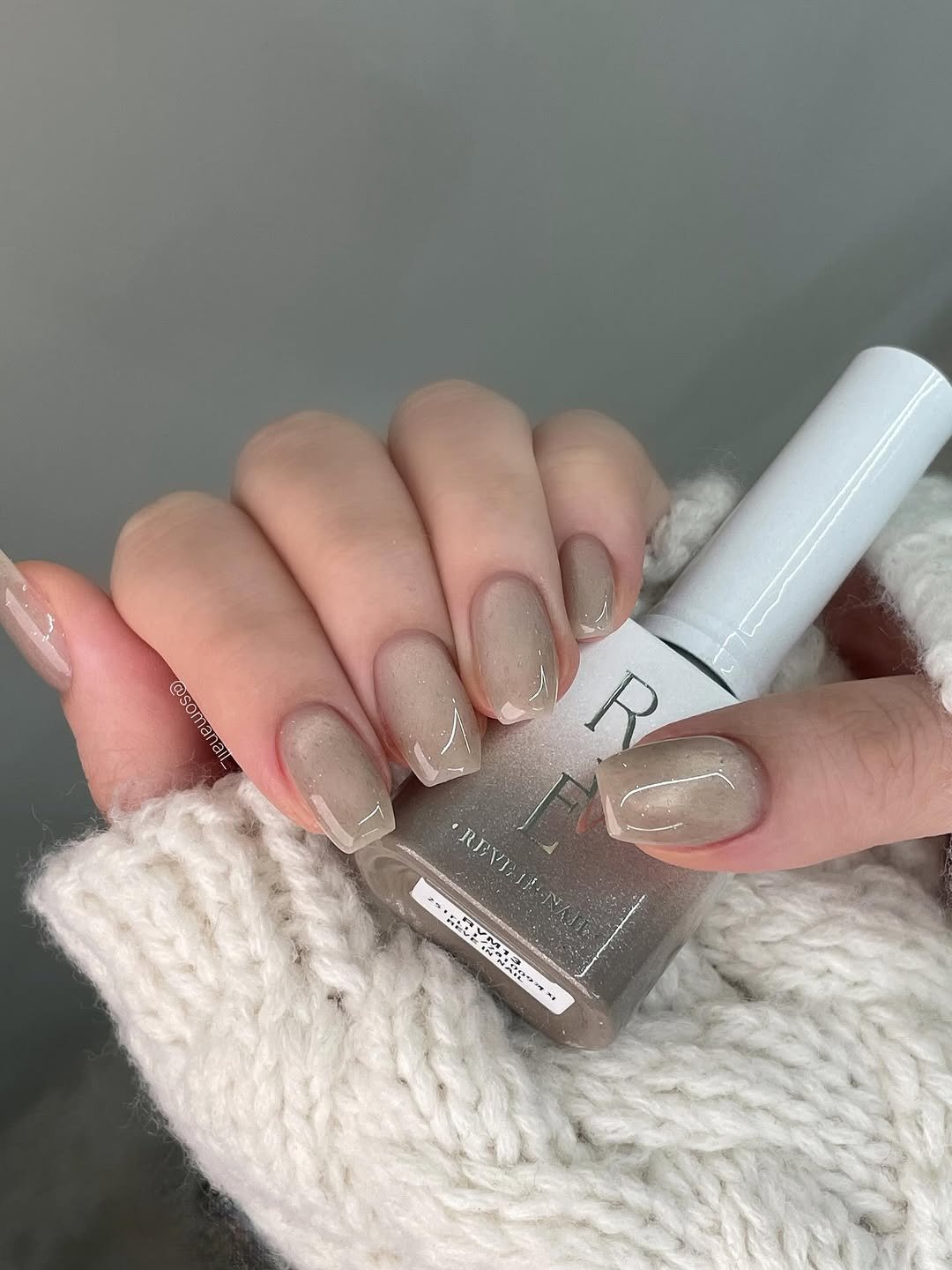 Photo shared by 소마네일🤎 범계네일 웨딩네일 | 문제성아크릴교정 on November 01, 2025 tagging @reveinnail_korea. May be an image of one or more people, fingernails and text.