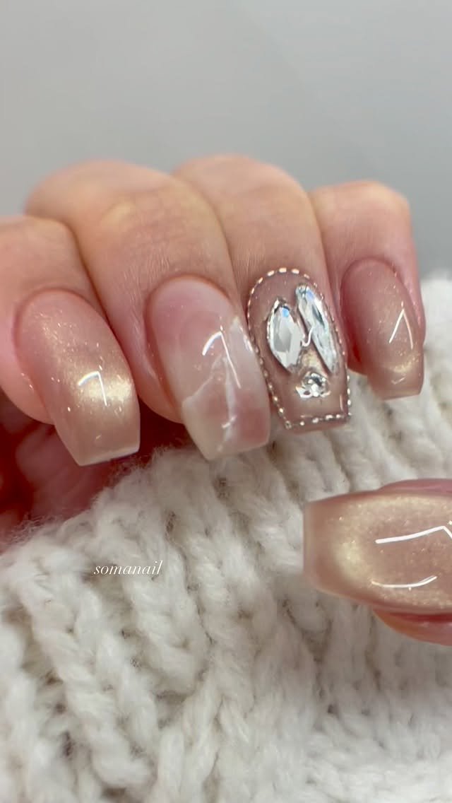 somanail_ 게시물 이미지: #이달의아트 

영롱포인트 모음🤎

#소마네일자석젤
@reveinnail_korea...