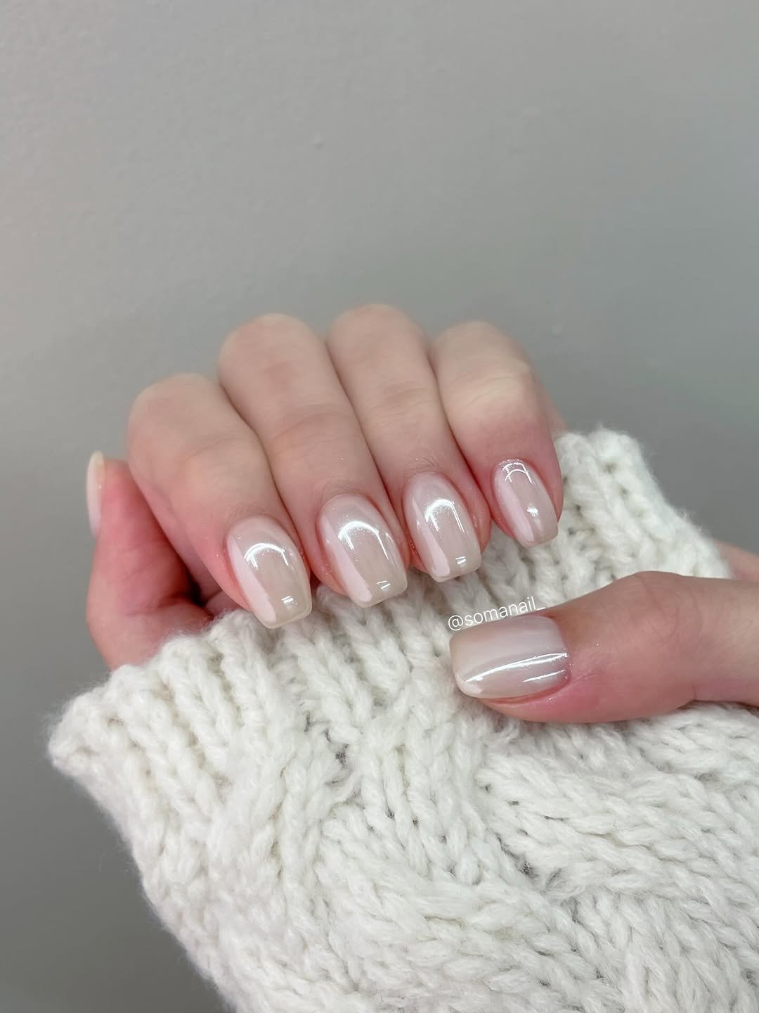 Photo by 소마네일🤎 범계네일 웨딩네일 | 문제성아크릴교정 in 범계역. May be an image of one or more people, fingernails and text.