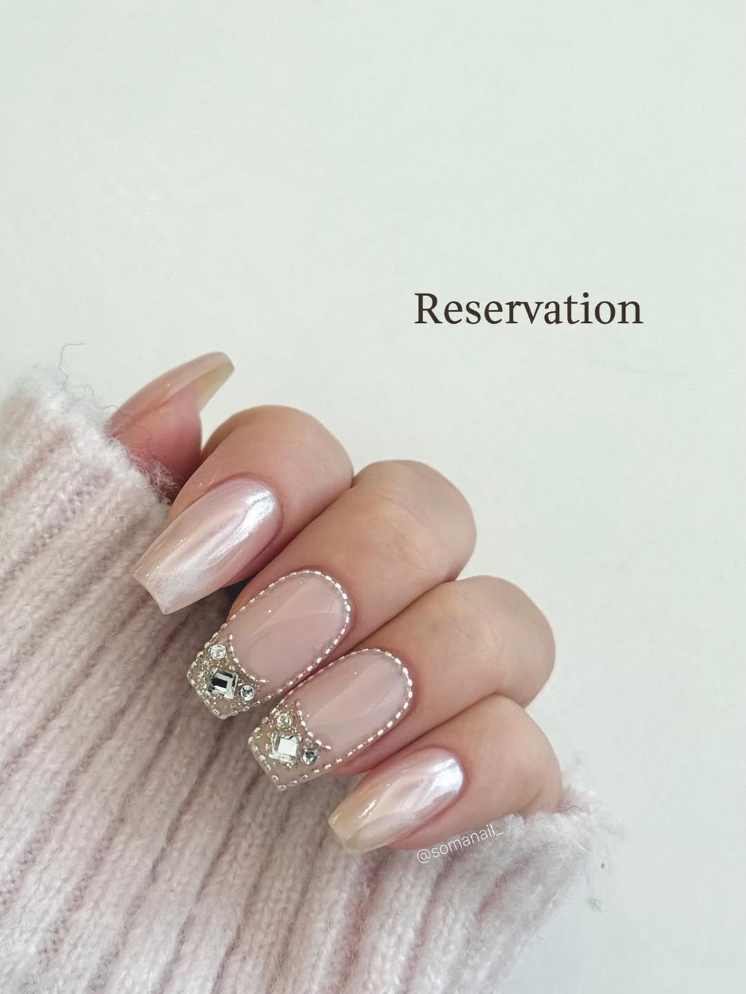 Photo by 소마네일🤎 범계네일 웨딩네일 | 문제성아크릴교정 in 범계역. May be an image of one or more people, fingernails and text that says 'Reservation @somanail_ @somanail_ an'.