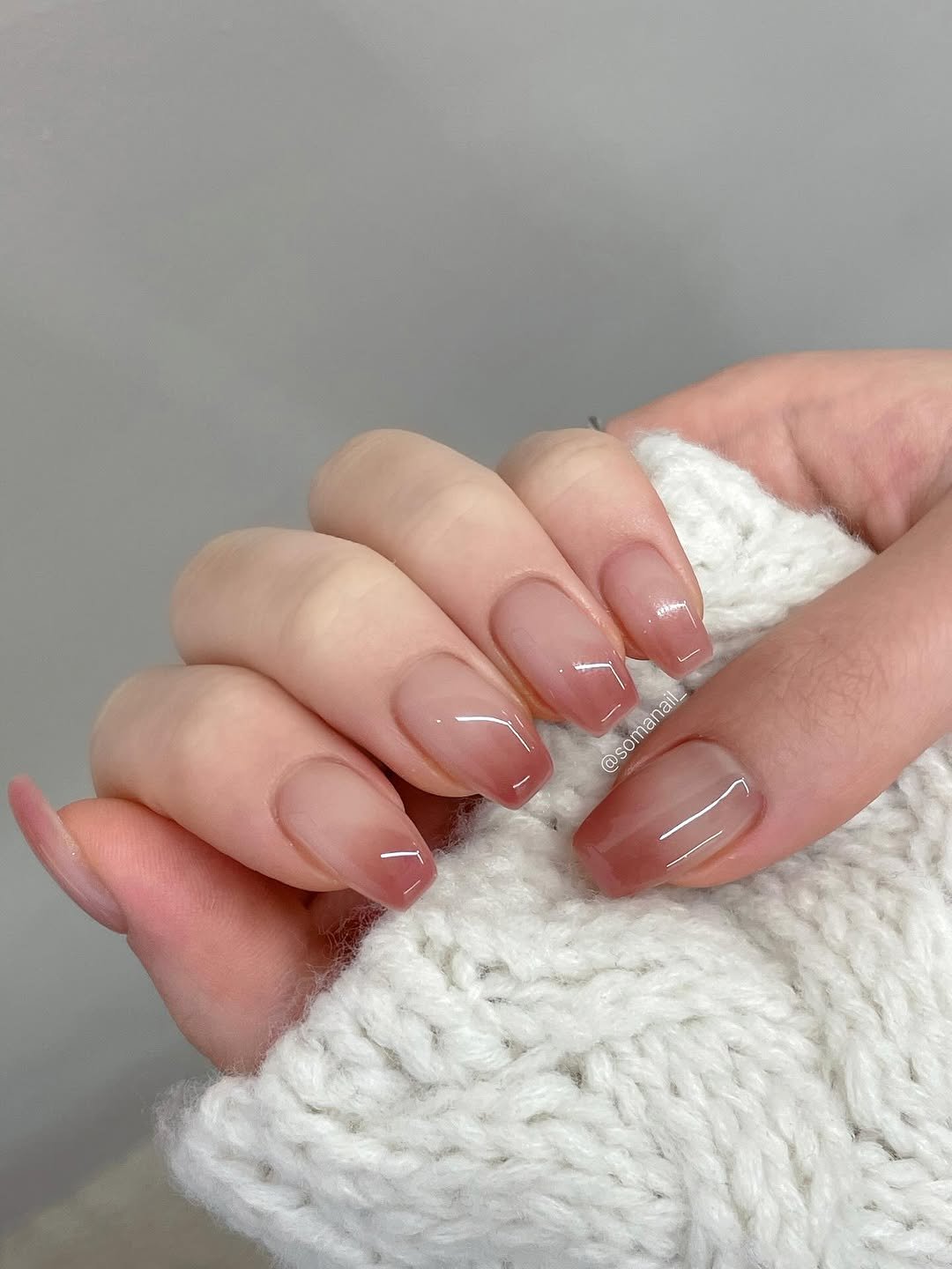 Photo by 소마네일🤎 범계네일 웨딩네일 | 문제성아크릴교정 in 범계역. May be an image of one or more people, fingernails and text.