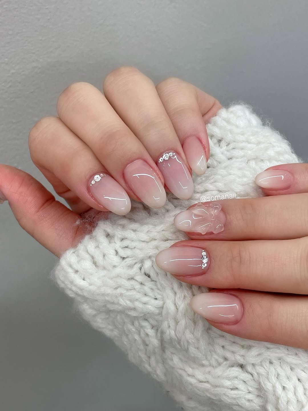 Photo by 소마네일🤎 범계네일 웨딩네일 | 문제성아크릴교정 in 범계역. May be an image of one or more people, fingernails and text.