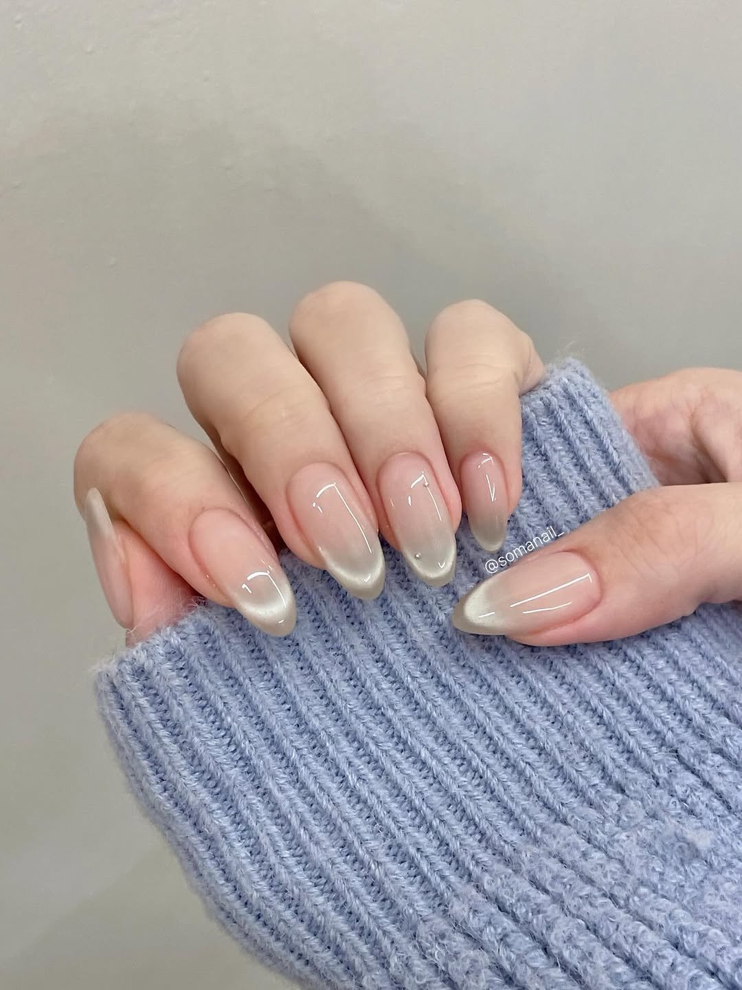 Photo by 소마네일🤎 범계네일 웨딩네일 | 문제성아크릴교정 in 범계역. May be an image of one or more people, fingernails and text.