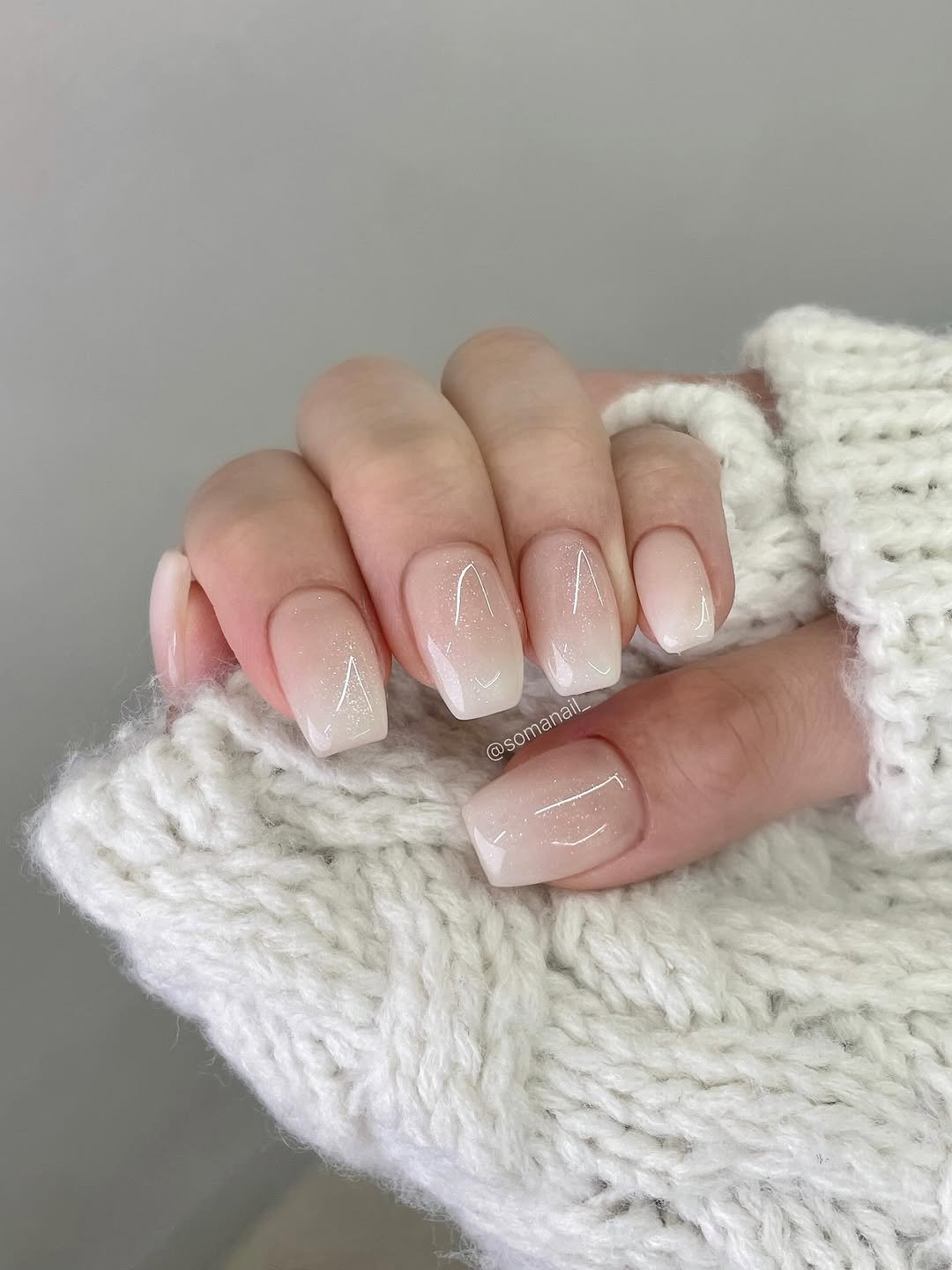 Photo by 소마네일🤎 범계네일 웨딩네일 | 문제성아크릴교정 in 범계역. May be an image of one or more people, fingernails and text.