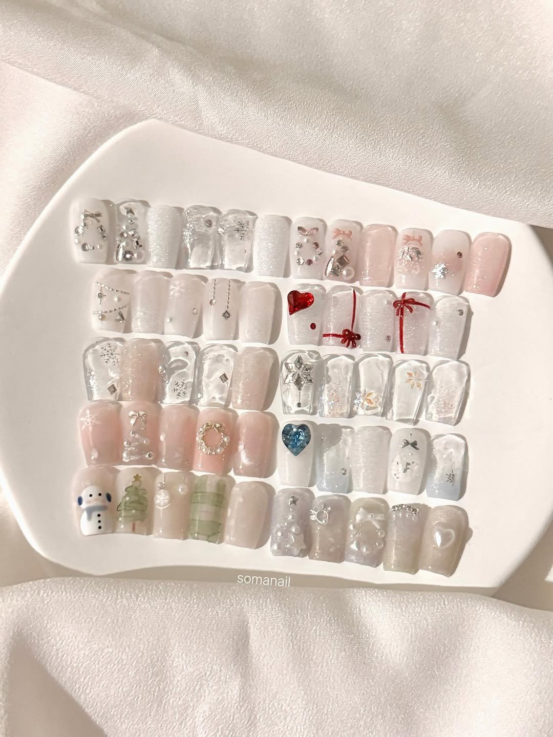 Photo by 소마네일🤎 범계네일 웨딩네일 | 문제성아크릴교정 on November 20, 2025. May be an image of one or more people, fingernails and text.