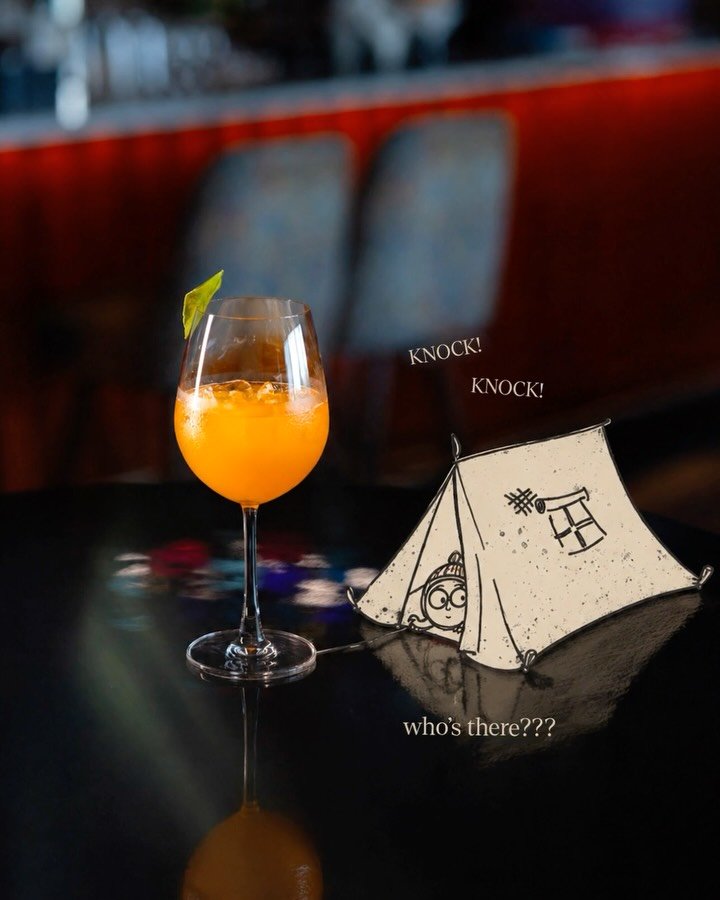 someplaceelsemumbai 게시물 이미지: Cocktails with a little drama and a lot of...