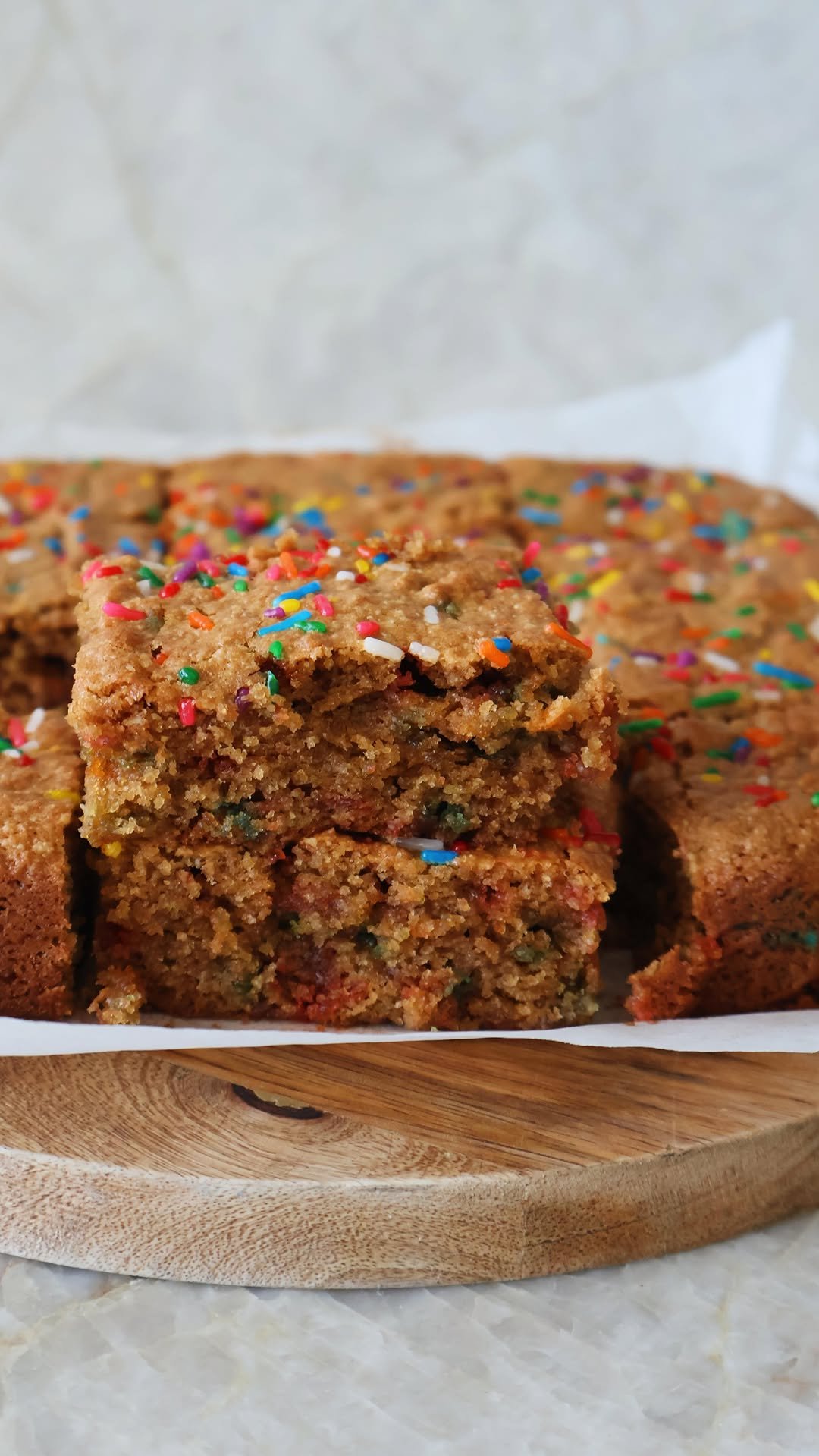 somethingnutritious 게시물 이미지: birthday cake blondies 🌈

naturally...