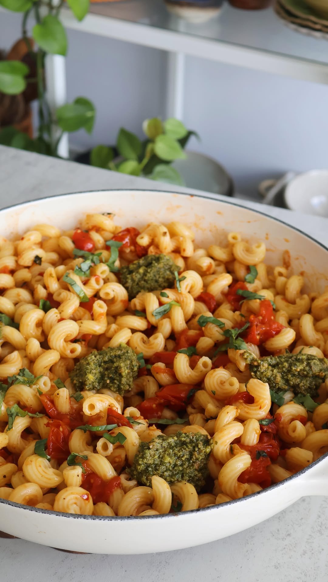 somethingnutritious 게시물 이미지: roasted tomato pasta 🍅

a delicious 30-minute...