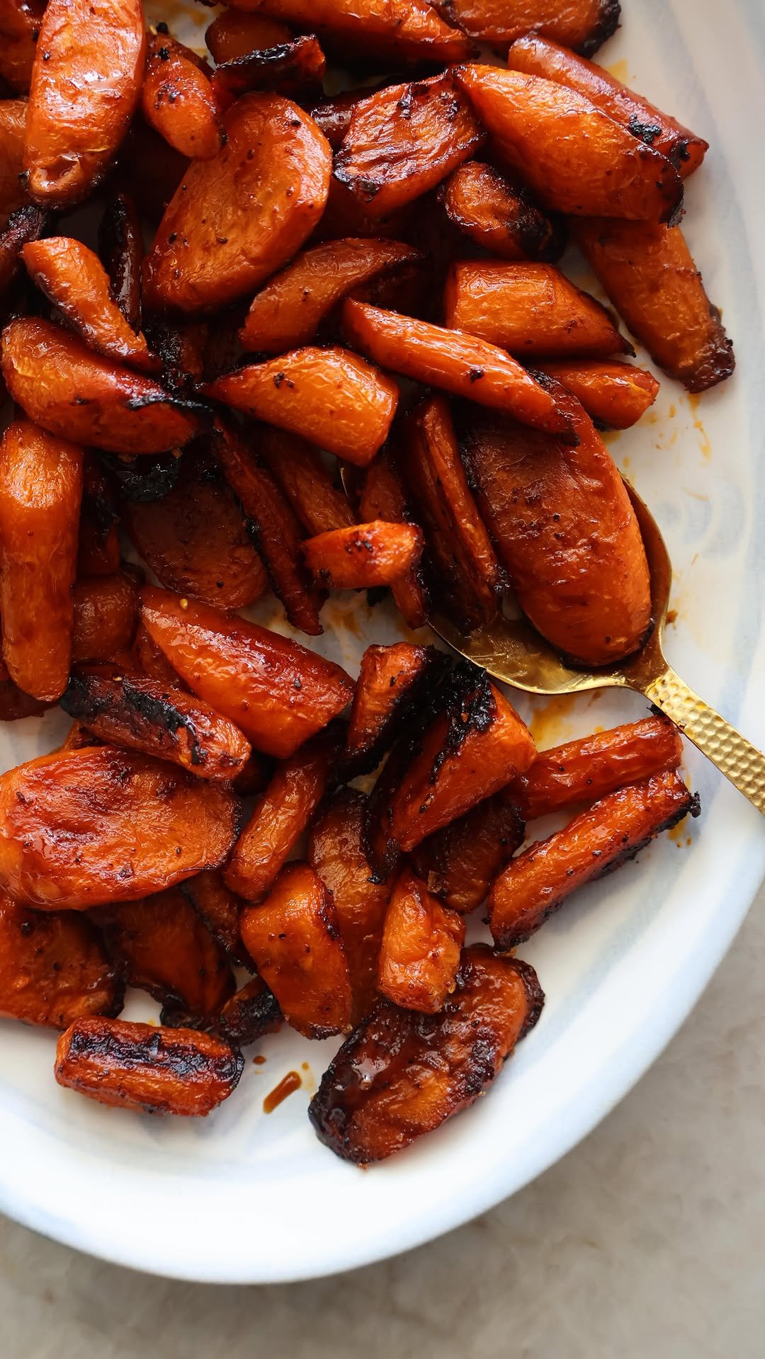 somethingnutritious 게시물 이미지: date syrup roasted carrots 🥕

a quick &...