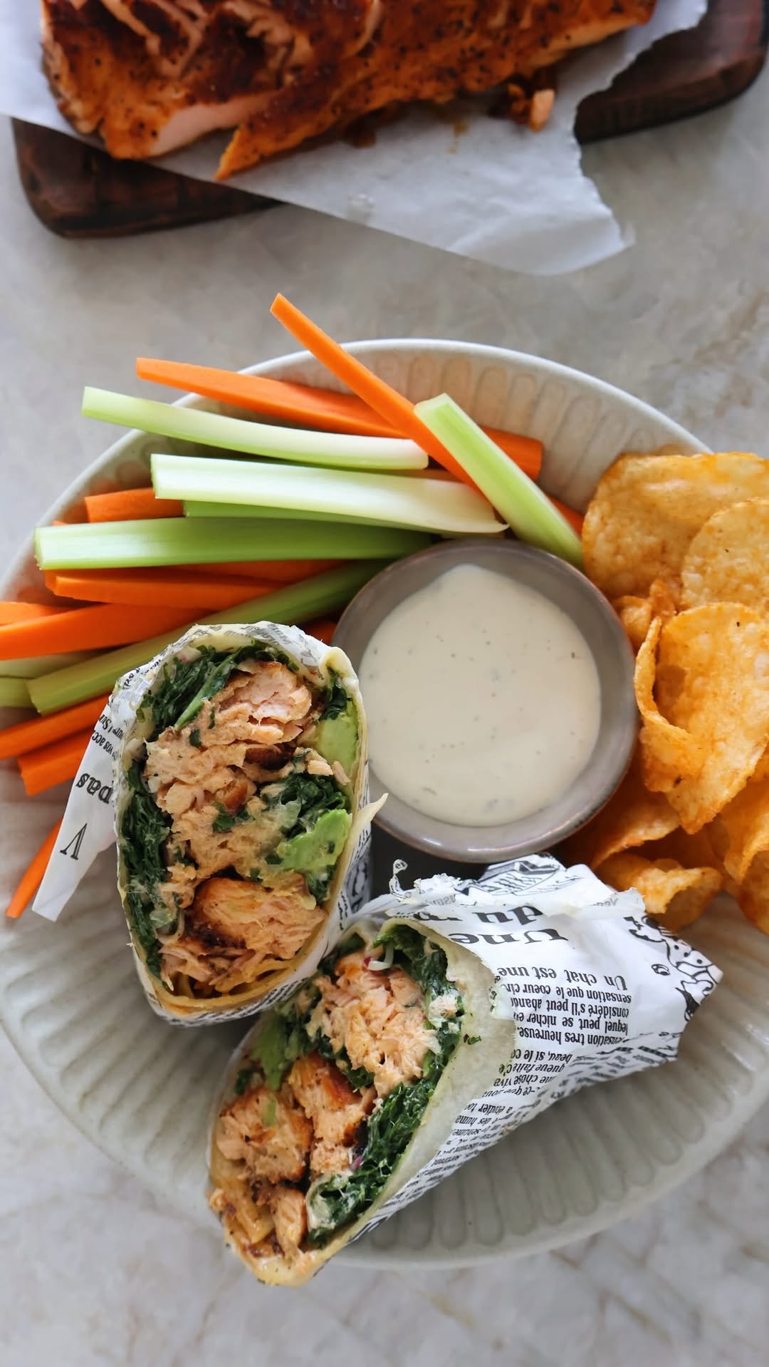 somethingnutritious 게시물 이미지: blackened salmon wraps with kale & avocado...