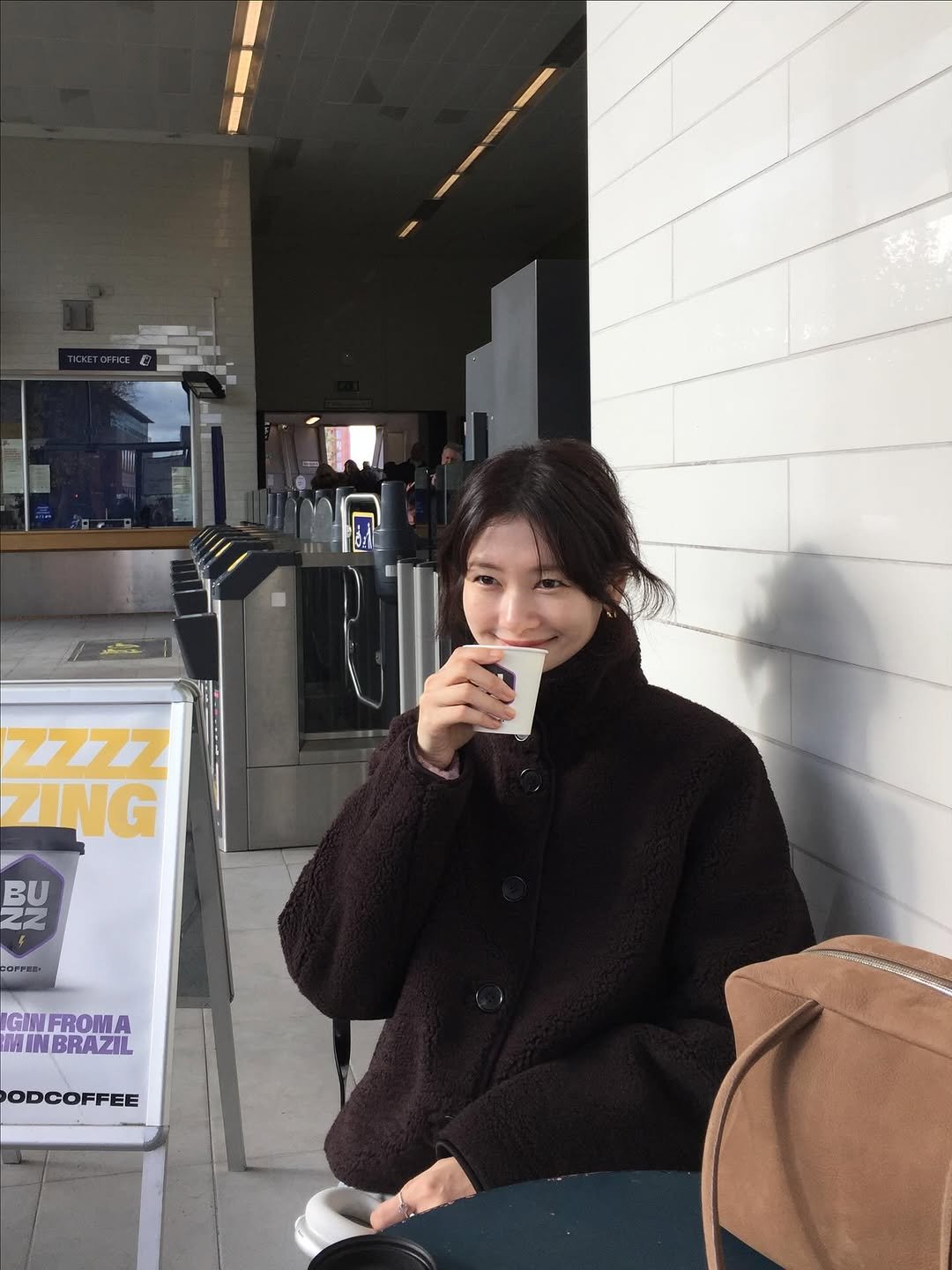Photo by 정소민 on November 12, 2025. May be an image of duffle coat, drink, parka, turtleneck, cornflower and text.