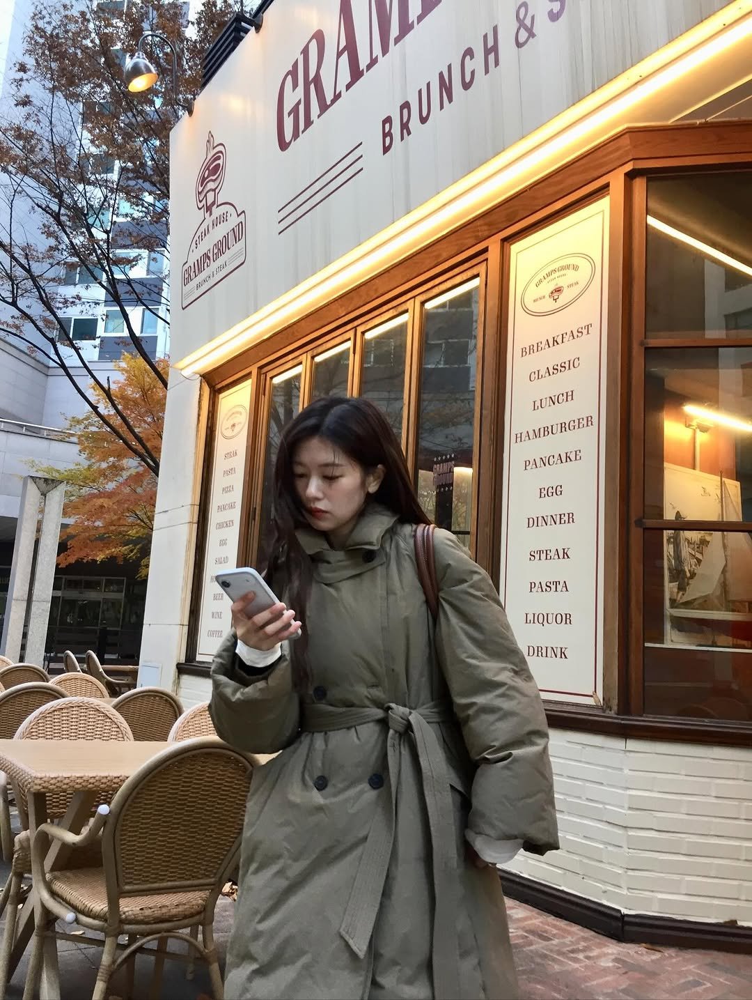 Photo by 정소민 on November 24, 2025. May be an image of duffle coat, overcoat, goosedown coat, jacket, turtleneck, parka and text.