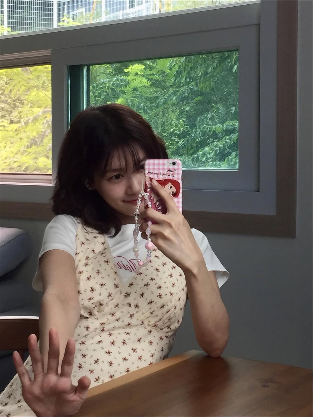 Photo by 정소민 on November 15, 2025. May be an image of phone, mirror and text.