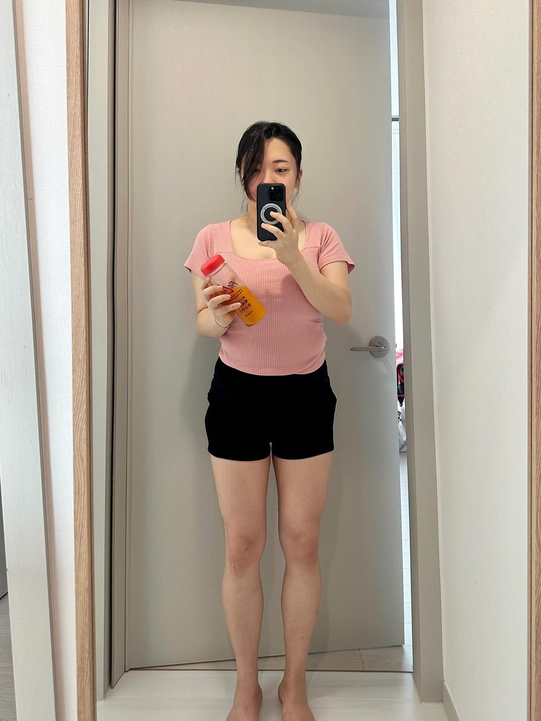 Photo by 독일PM 🇩🇪 EVP 이소명 • 더드림그룹 👩🏻 on September 16, 2025. May be an image of 1 person, shorts, mirror and text.