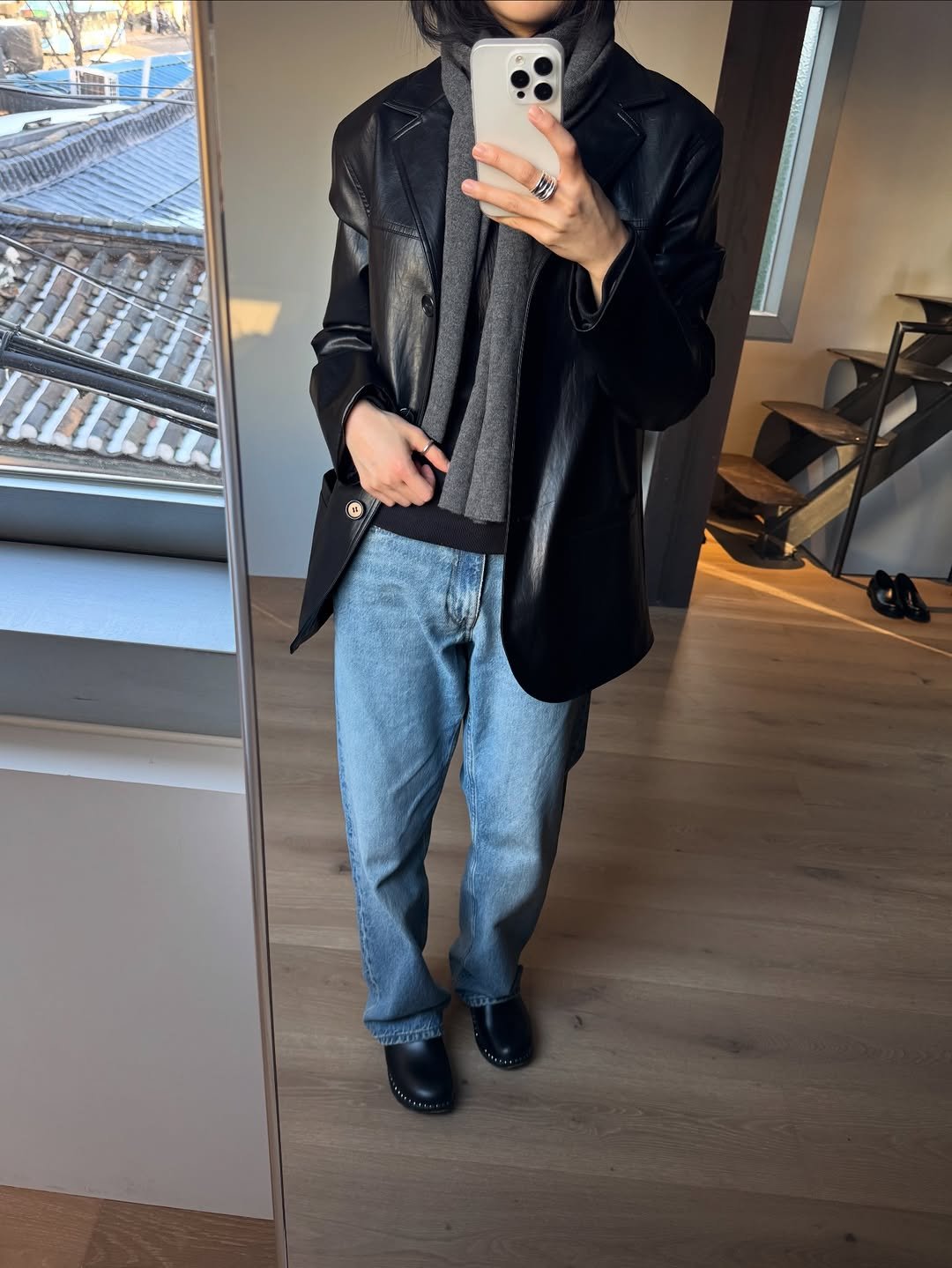 Photo shared by 아방 on December 07, 2025 tagging @le.ete. May be an image of wingtip shoes, overcoat, blazer, jacket and text.