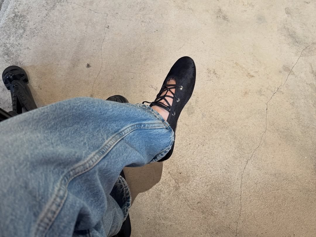Photo by 아방 on February 15, 2026. May be an image of wingtip shoes, toecap shoes and text.