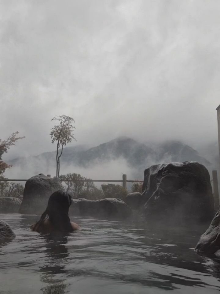 sonachoe 게시물 이미지: 4월 뒤죽박죽 코리아 재팬 이모저모 20장
비오는 노천탕 덕분에 산에 구름껴 더...