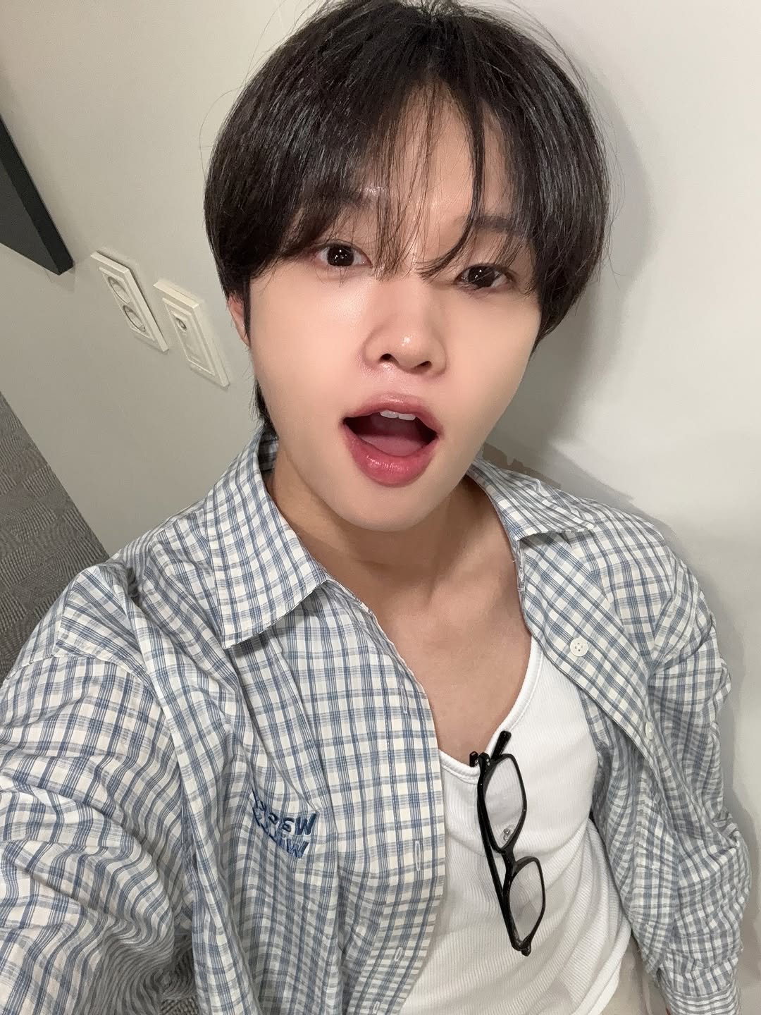 sondongpyo_dsp 게시물 이미지: [⏰] 
잠시 후 오후 12시,
MBC FM4U ‘정오의 희망곡’에 동표가...