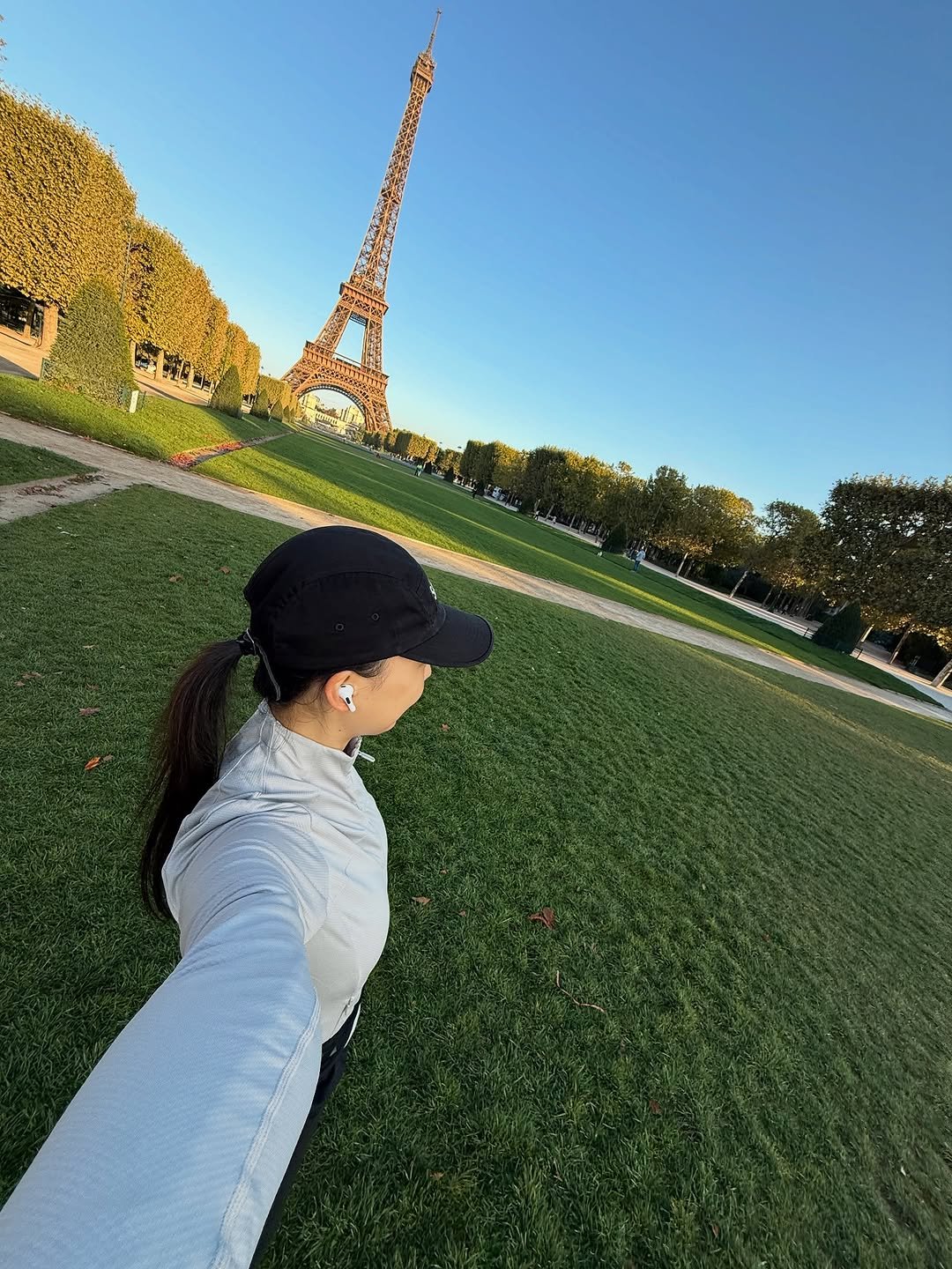 Photo by 송타민 | 팔로우하면 이뻐짐😌 on September 19, 2025. May be an image of 1 person, tower and text.