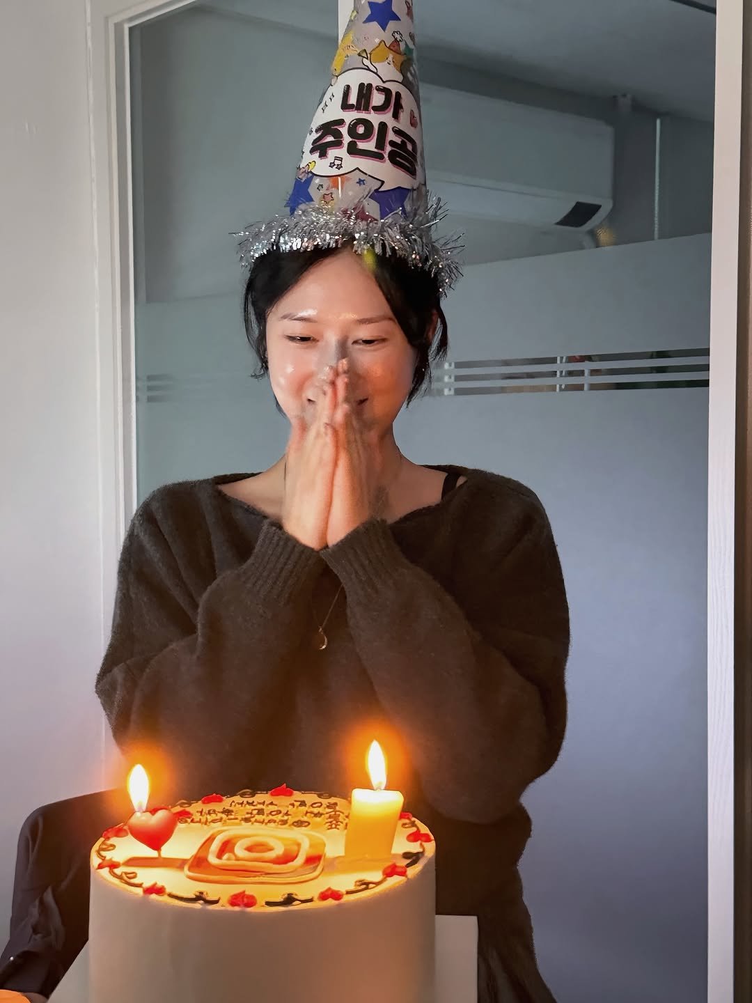 Photo by 송대표 • 송혜민 | 돈이 되는 콘텐츠💸 on January 09, 2026. May be an image of cake, candle and text.